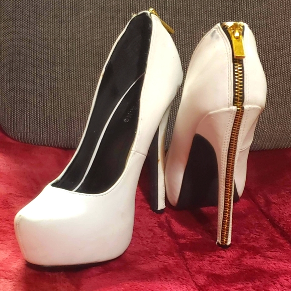 High heels - Picture 1 of 1